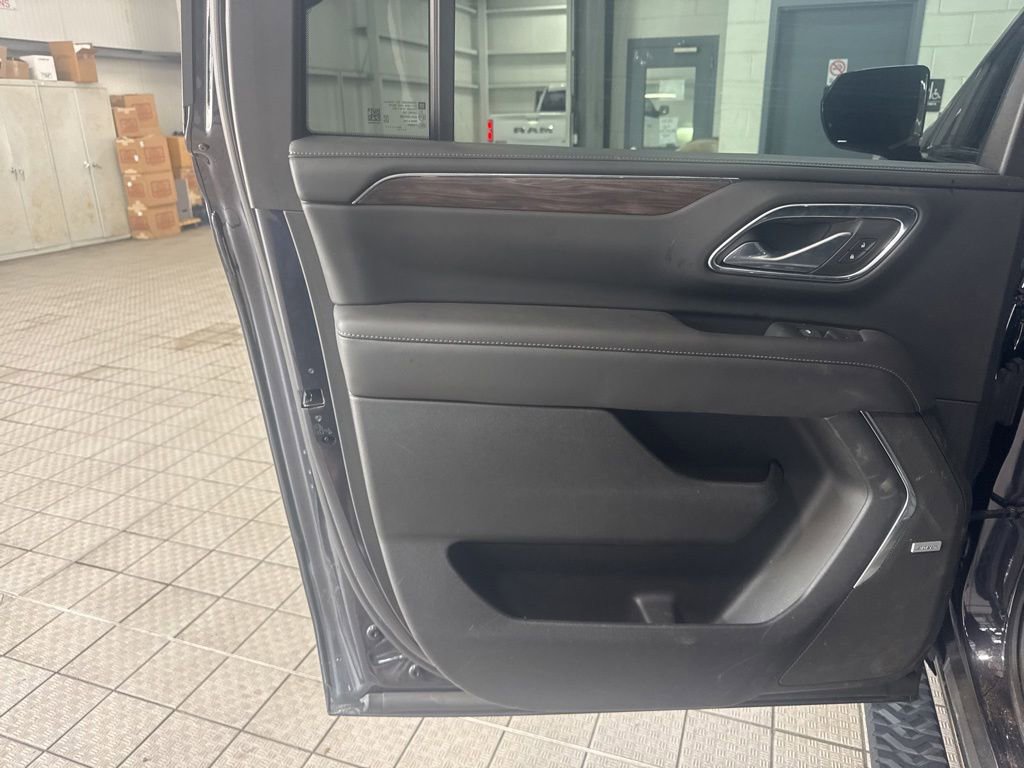 Used 2023 Chevrolet Suburban Z71 AWD/4WD image 17