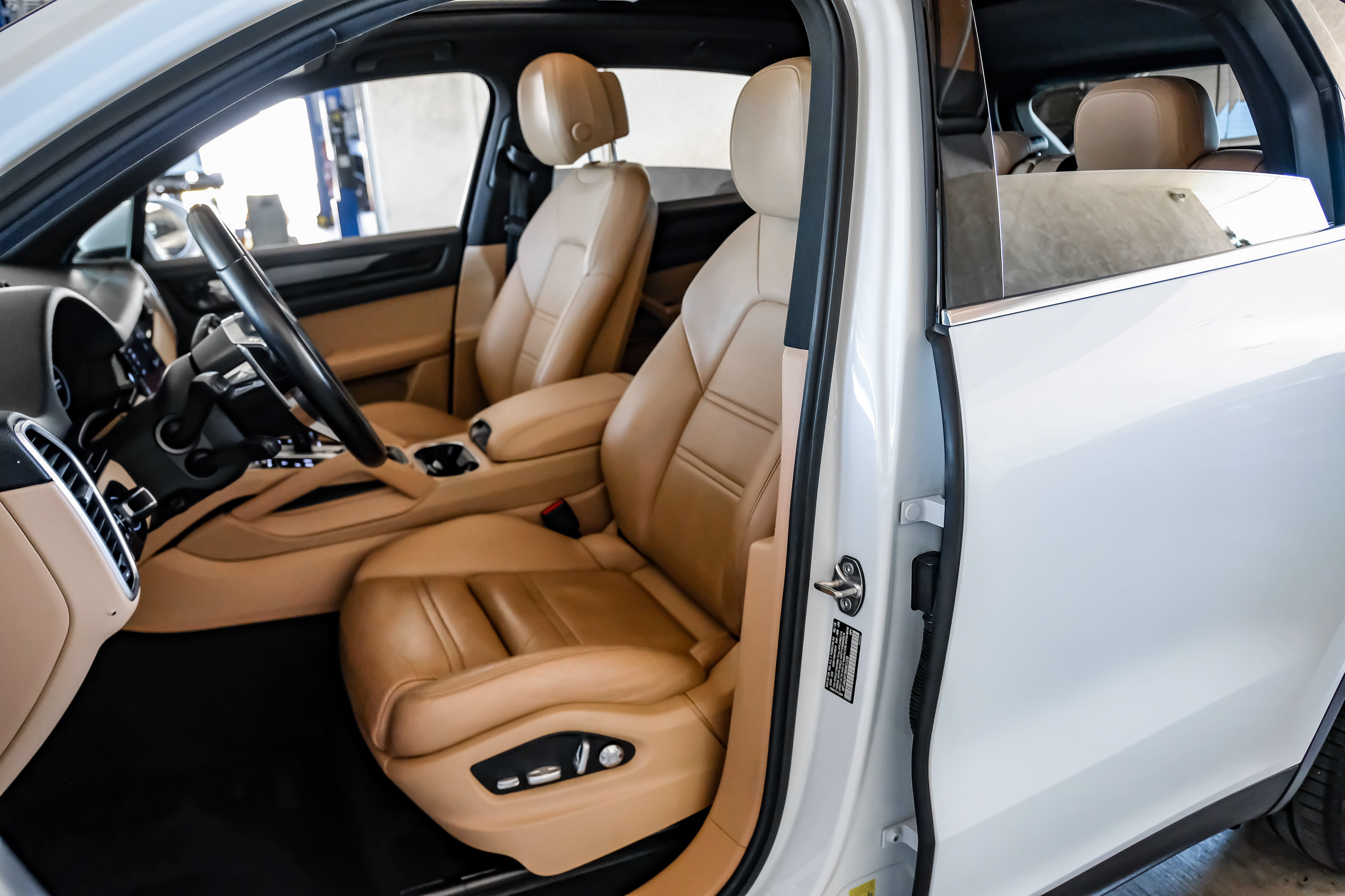 Used 2019 Porsche Cayenne AWD/4WD image 33