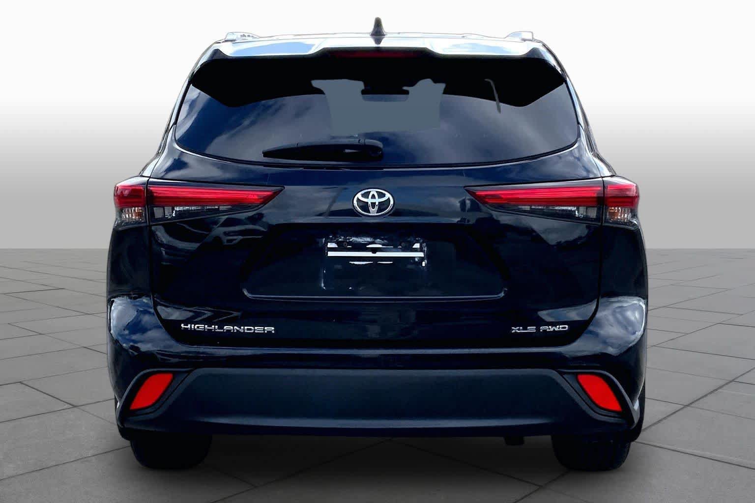 Used 2020 Toyota Highlander XLE AWD/4WD image 5