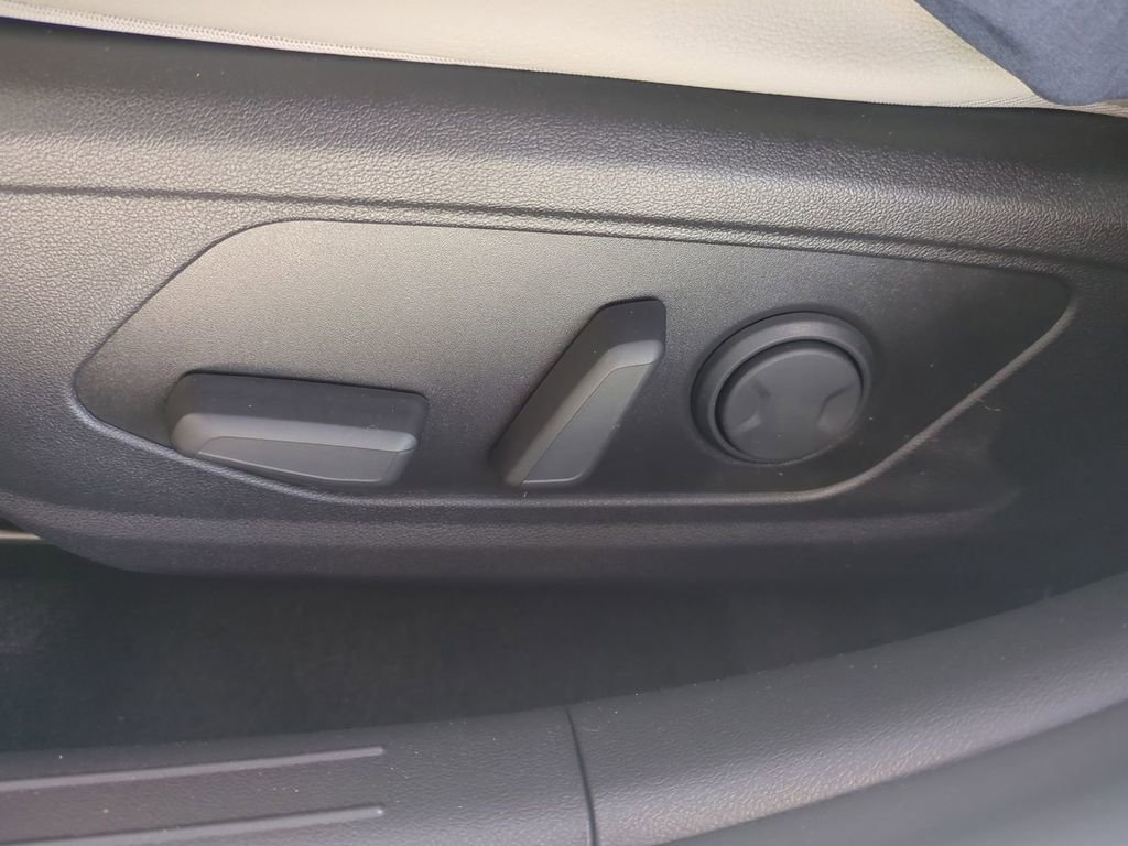 New 2026 Hyundai Elantra Limited image 21