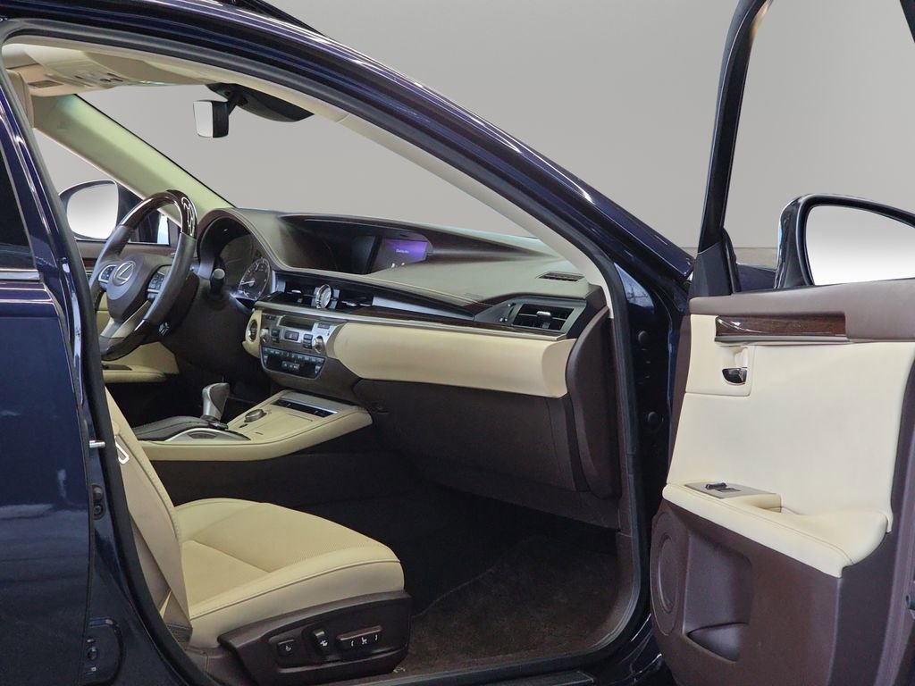 Used 2018 Lexus ES 350 w/ Navigation System Package image 26