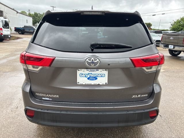 Used 2019 Toyota Highlander XLE AWD/4WD image 6