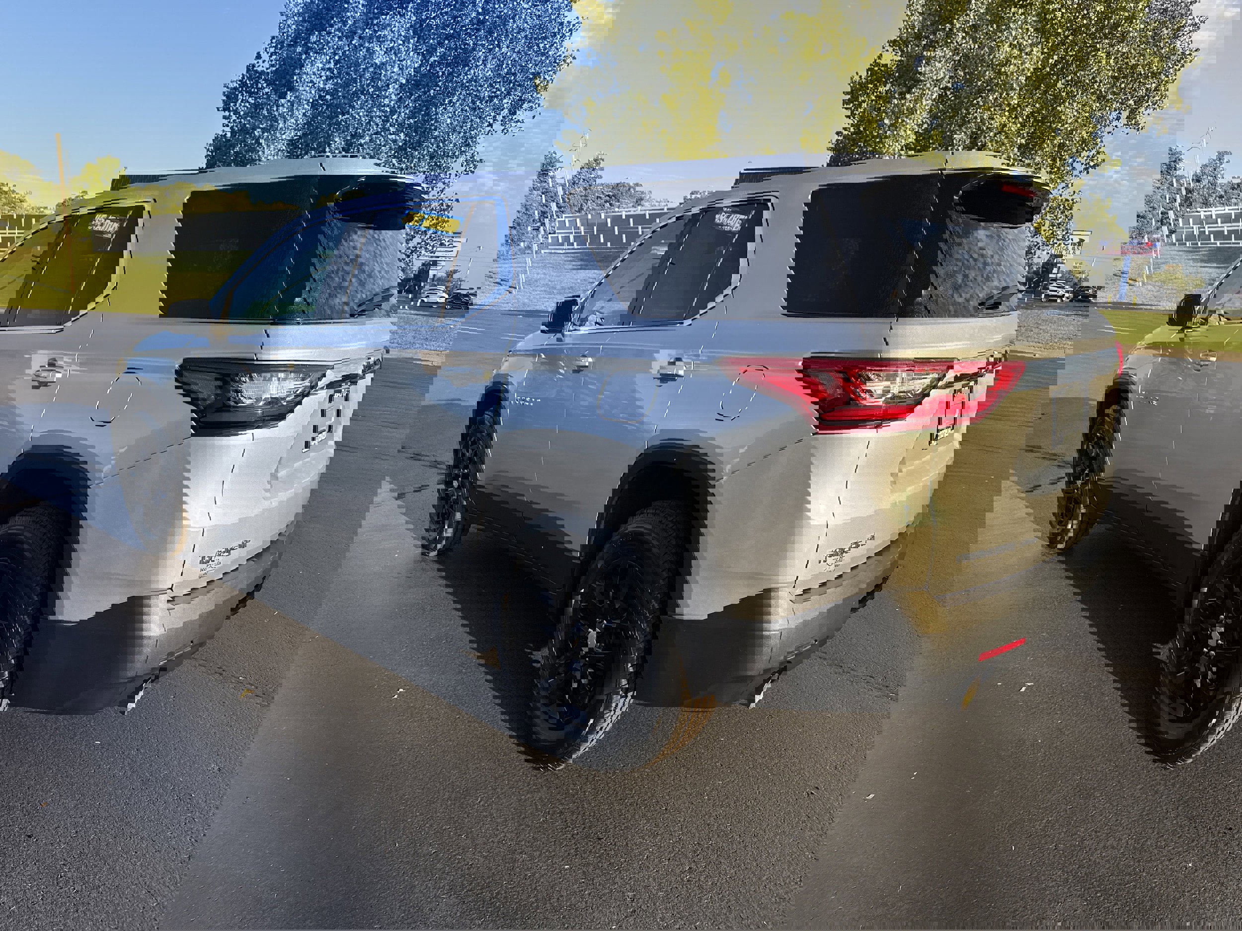Used 2021 Chevrolet Traverse LS image 3