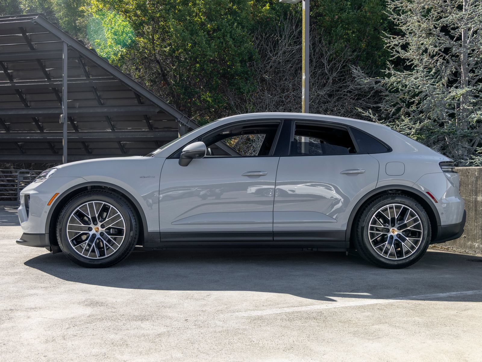 New 2026 Porsche Macan Electric RWD image 2