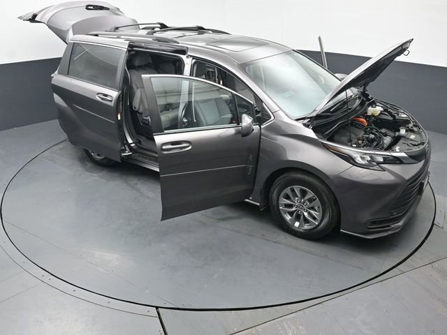 Certified 2024 Toyota Sienna LE w/ LE Plus Package image 56