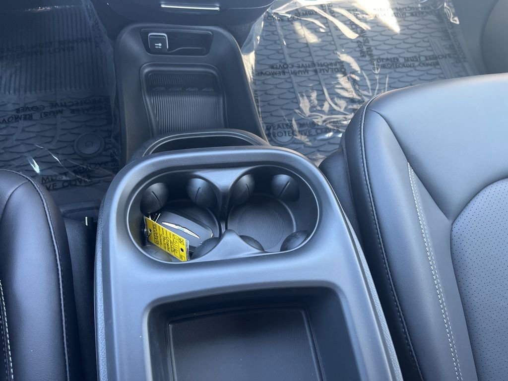 New 2025 Chrysler Pacifica Select image 18