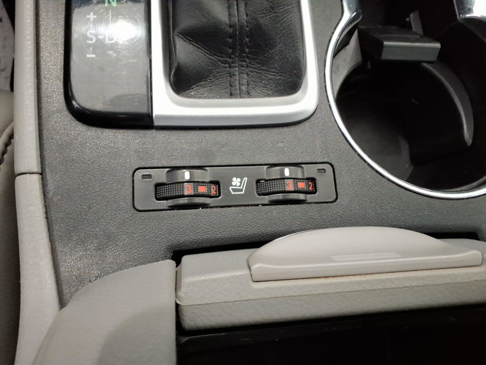 Used 2019 Toyota Highlander Limited image 26