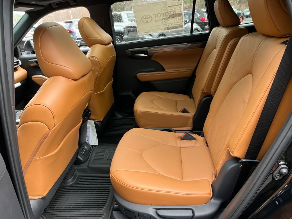 New 2026 Toyota Highlander Platinum image 21