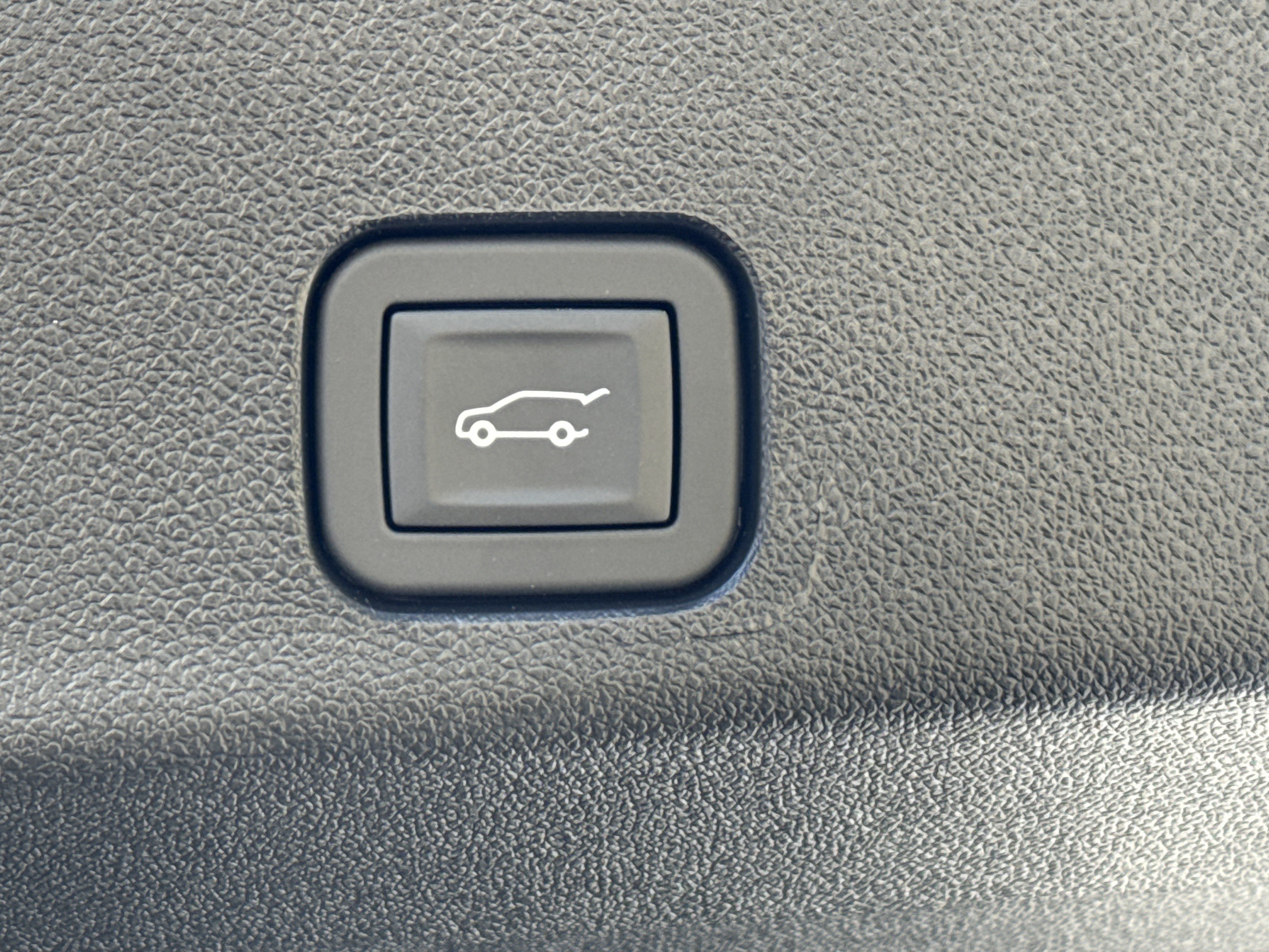 New 2027 Chevrolet Traverse LT w/ LPO, Floor Liner Package FWD image 20