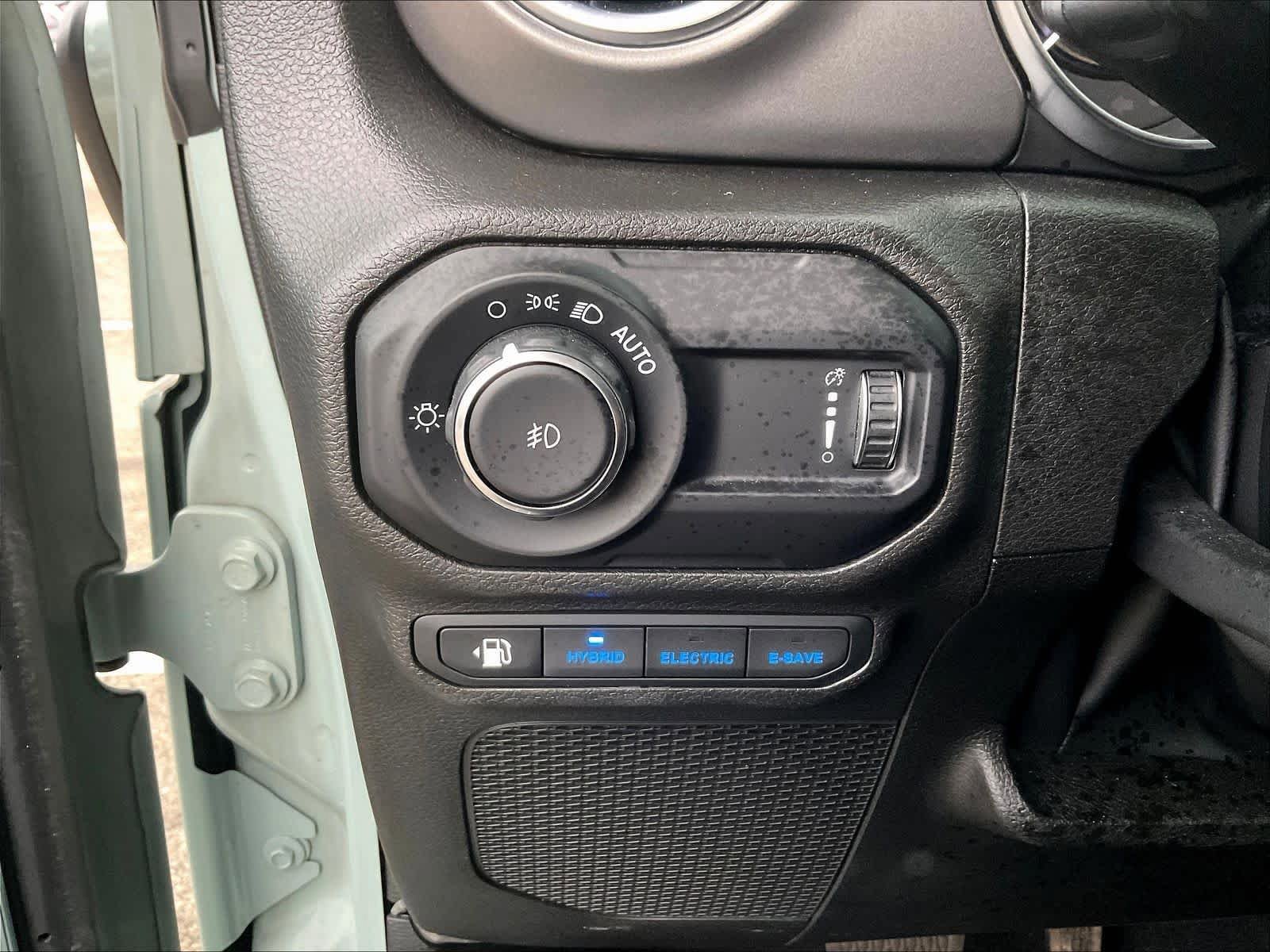 Used 2023 Jeep Wrangler Unlimited Rubicon 4xe AWD/4WD image 28