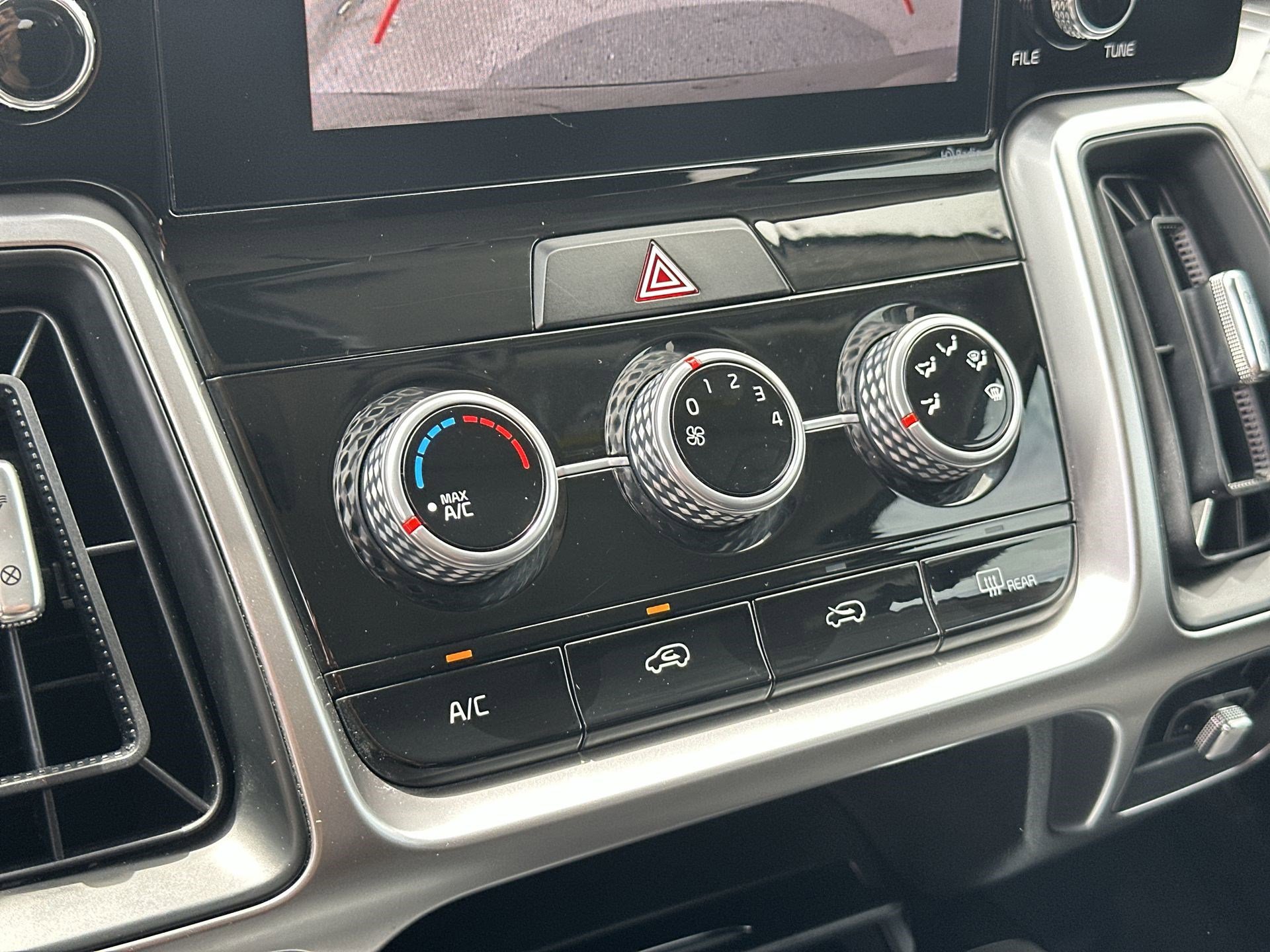 Used 2023 Kia Sorento LX image 16