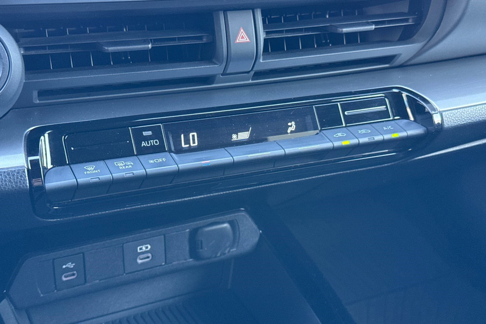 Used 2023 Toyota Prius LE image 19