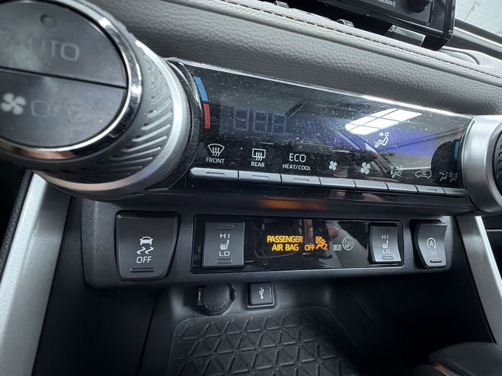 Certified 2022 Toyota RAV4 XLE Premium AWD/4WD image 18