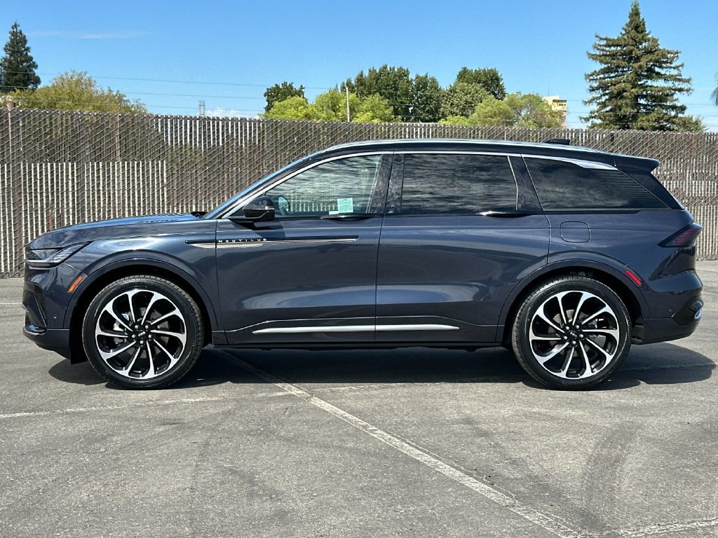 Certified 2024 Lincoln Nautilus Black Label AWD/4WD image 2