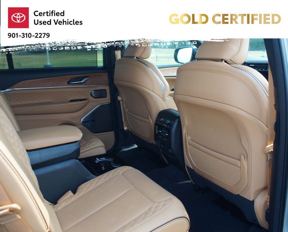 Used 2023 Jeep Grand Cherokee L Summit AWD/4WD image 25