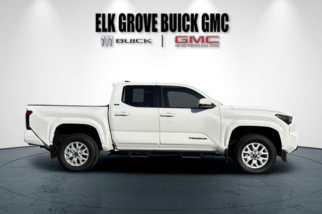 Used 2025 Toyota Tacoma SR5 image 3