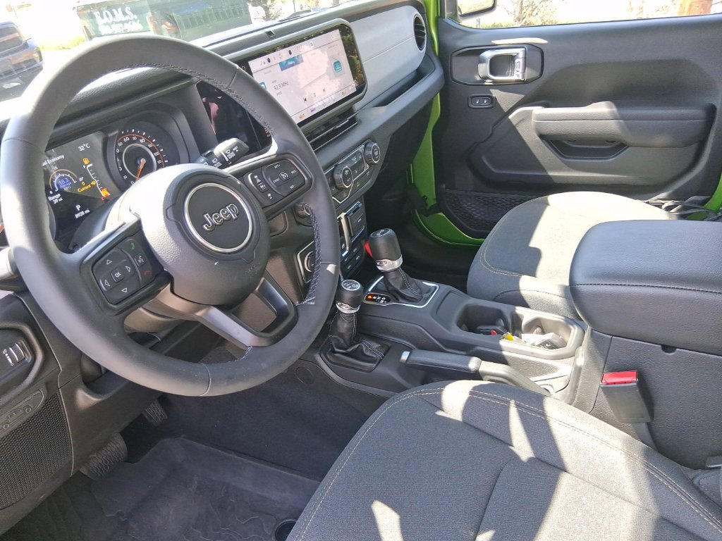 Certified 2025 Jeep Wrangler Sport AWD/4WD image 33