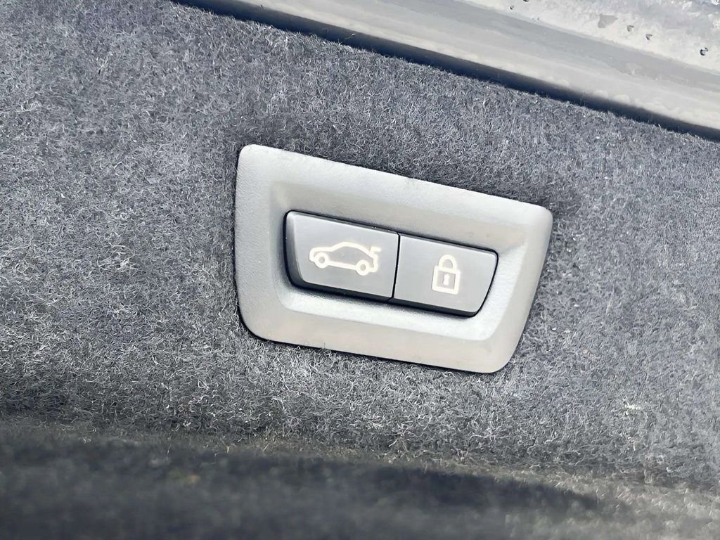 Used 2018 BMW 530e xDrive image 17