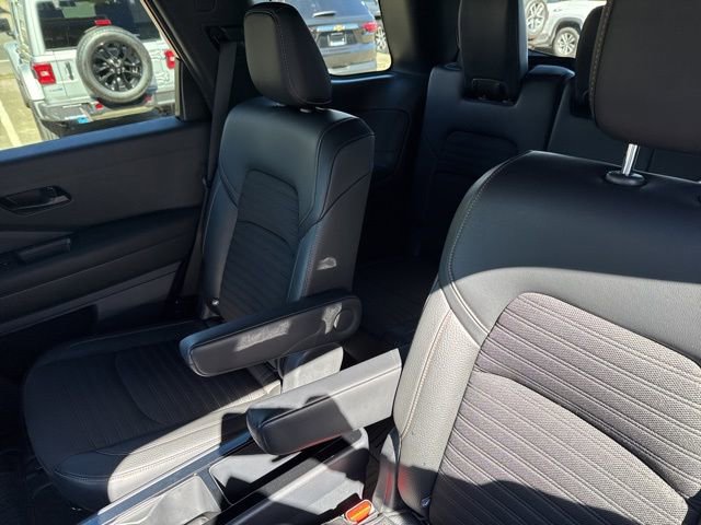 Used 2024 Nissan Pathfinder Rock Creek AWD/4WD image 14