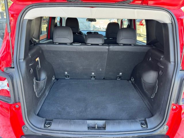 Used 2019 Jeep Renegade Latitude w/ Cold Weather Group image 23