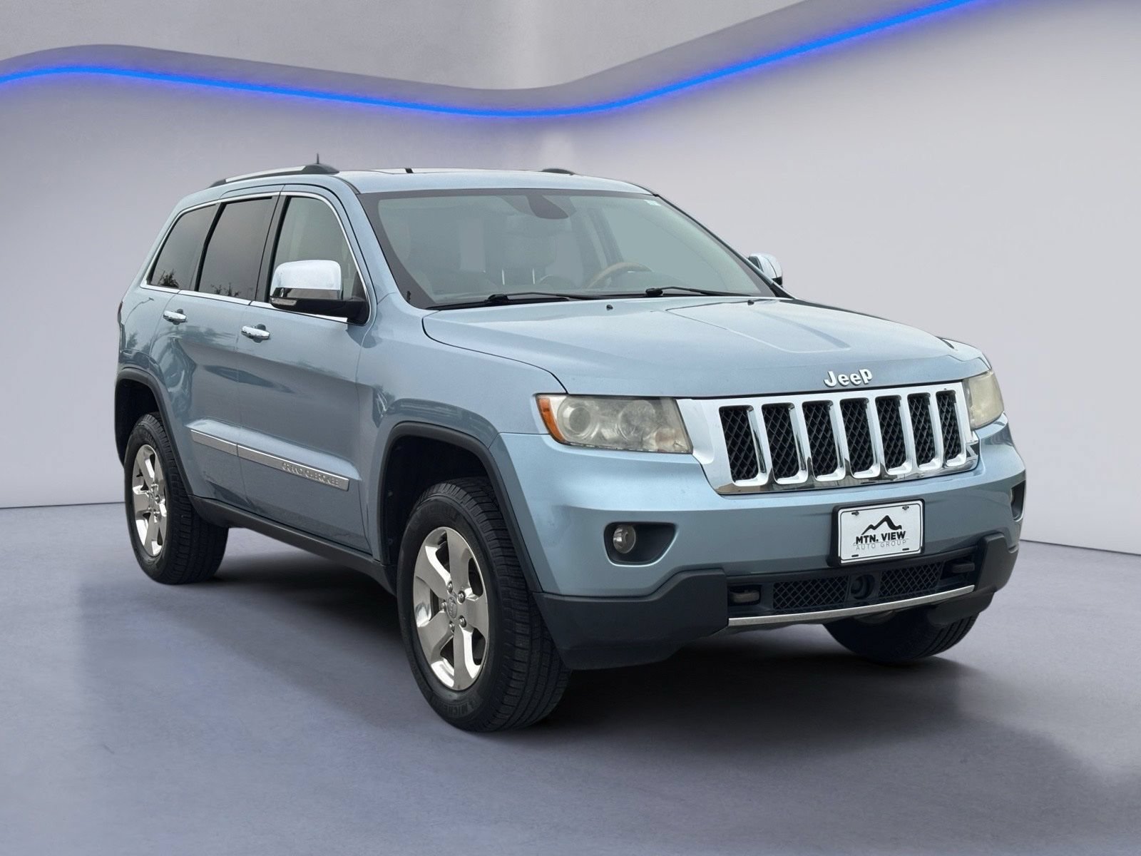 Used 2013 Jeep Grand Cherokee Overland w/ Advance Technology Group AWD/4WD image 5