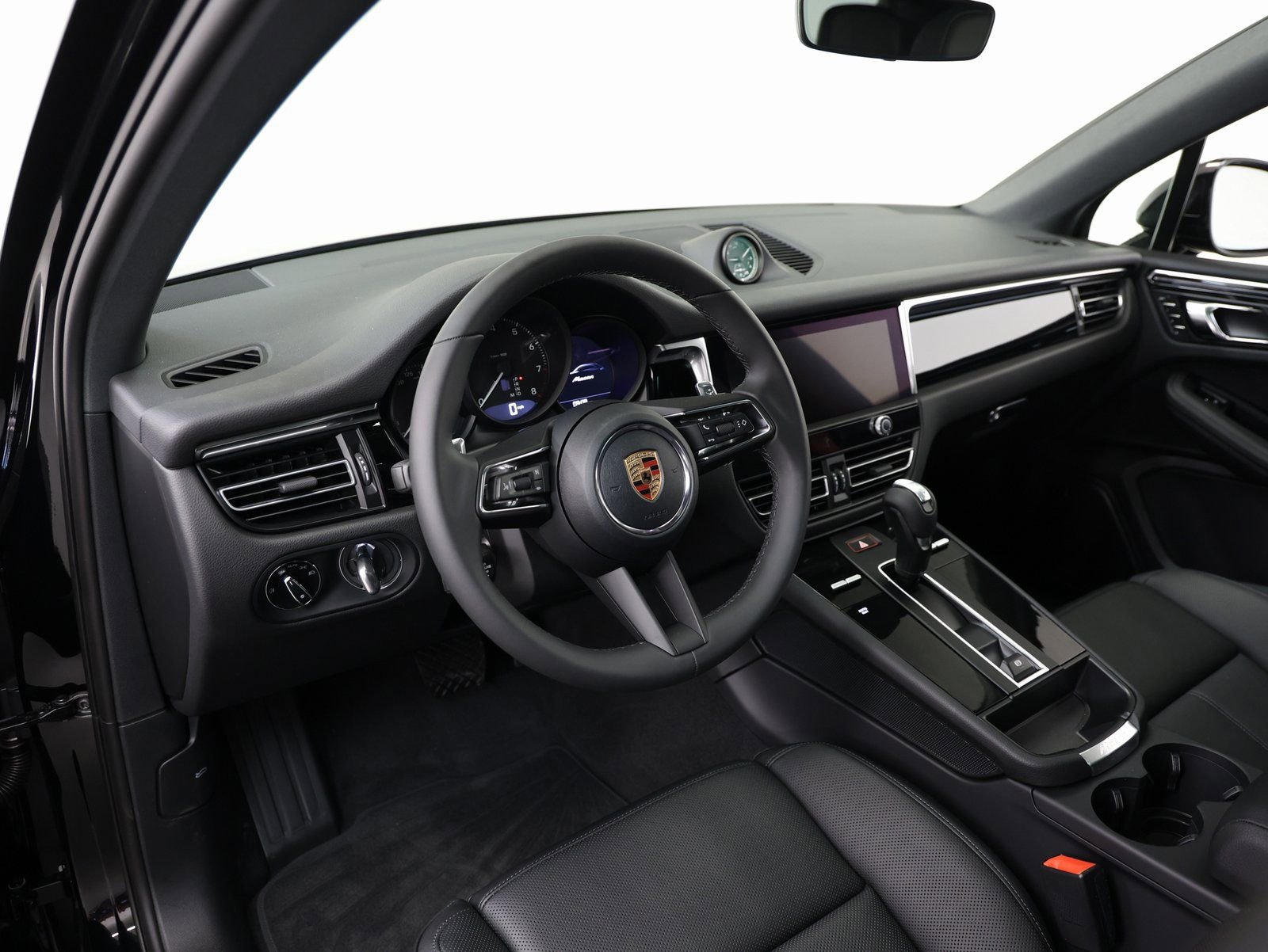 Certified 2025 Porsche Macan image 38