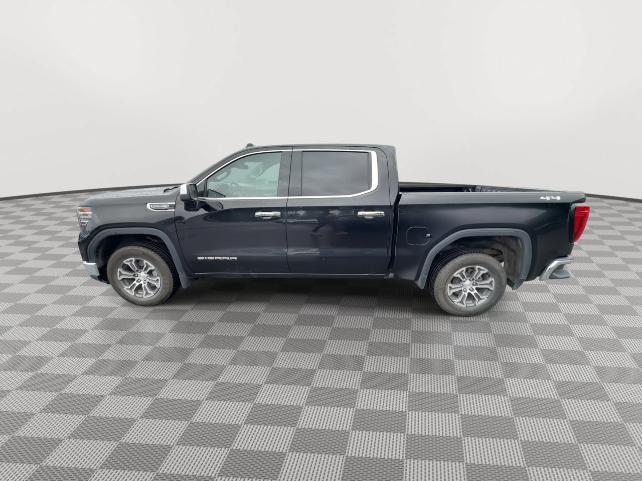 Used 2025 GMC Sierra 1500 SLT AWD/4WD image 5