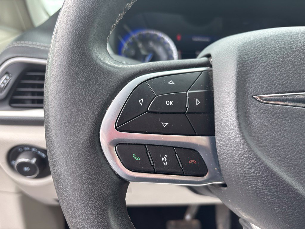 Used 2023 Chrysler Pacifica Touring-L AWD/4WD image 21