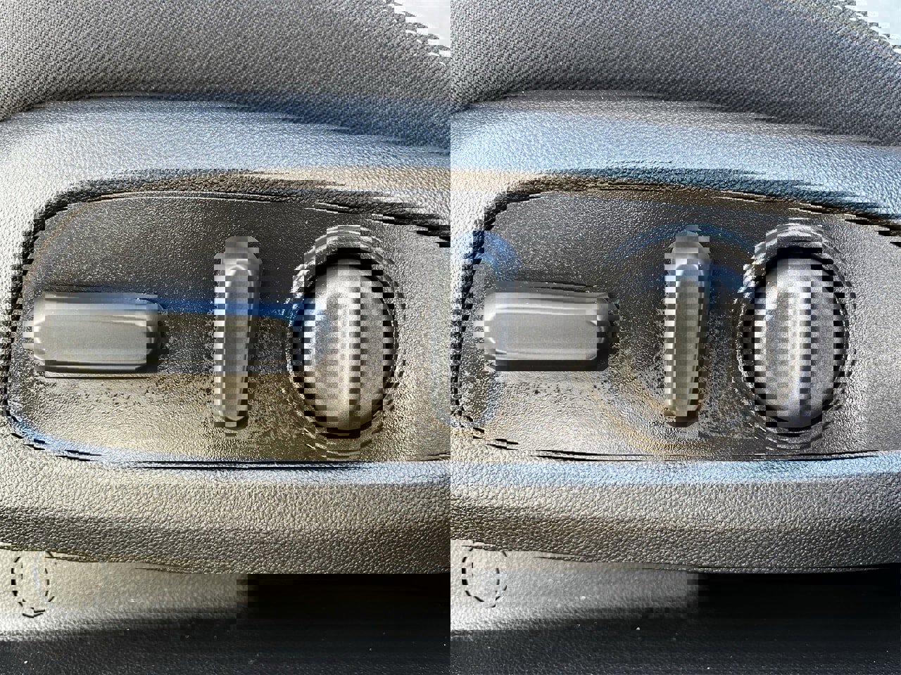 Used 2023 Chevrolet Equinox LS w/ LS Convenience Package image 23