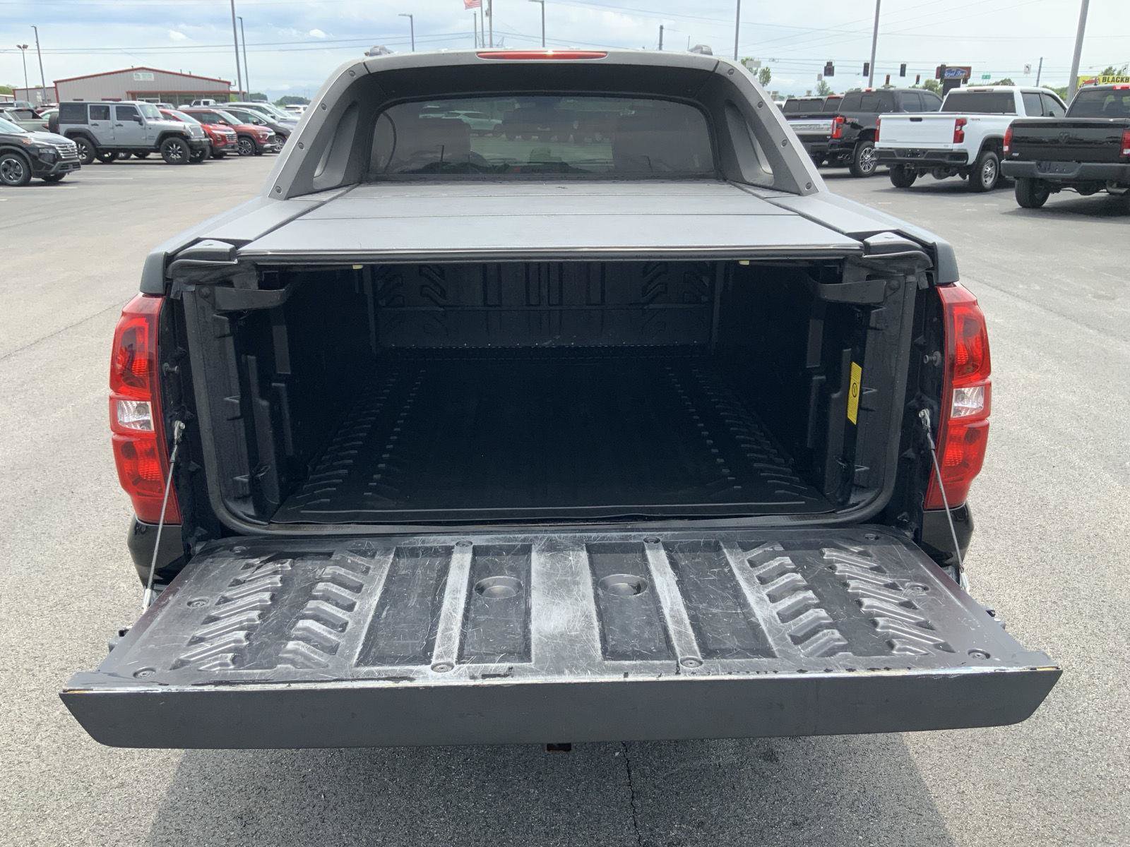 Used 2008 Chevrolet Avalanche LTZ w/ LTZ Preferred Equipment Group AWD/4WD image 10
