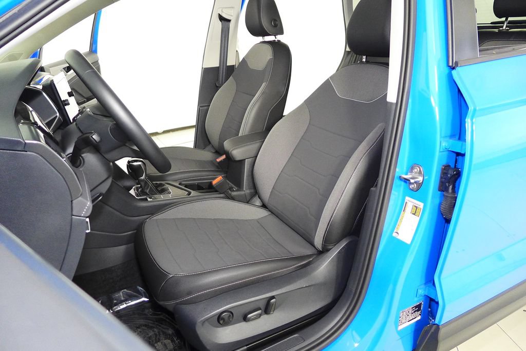 Used 2025 Volkswagen Taos SE FWD image 22