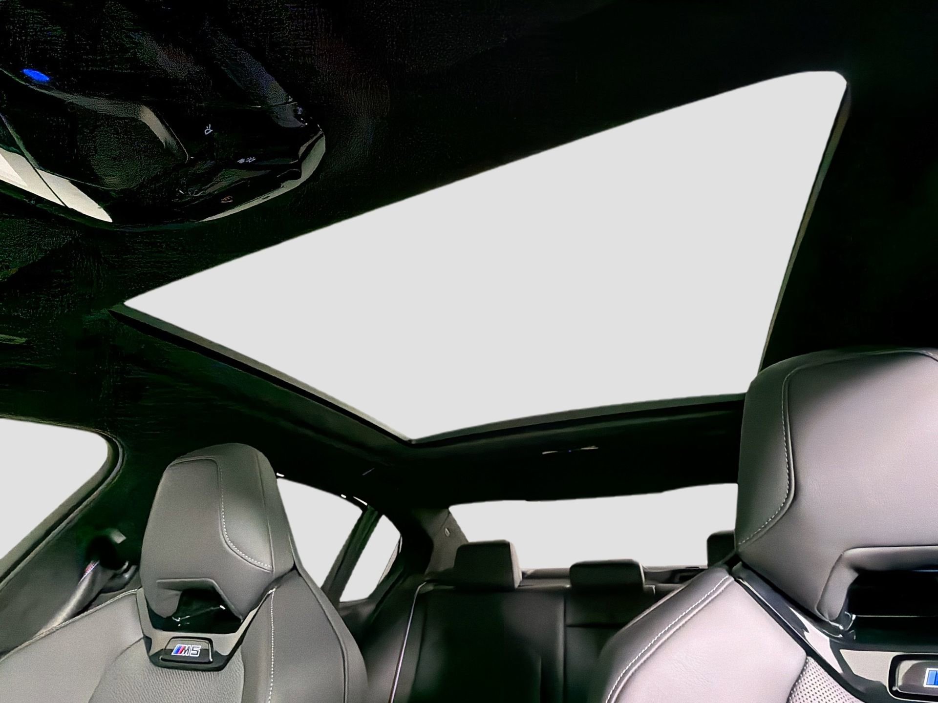 New 2026 BMW M5 w/ Executive Package image 22