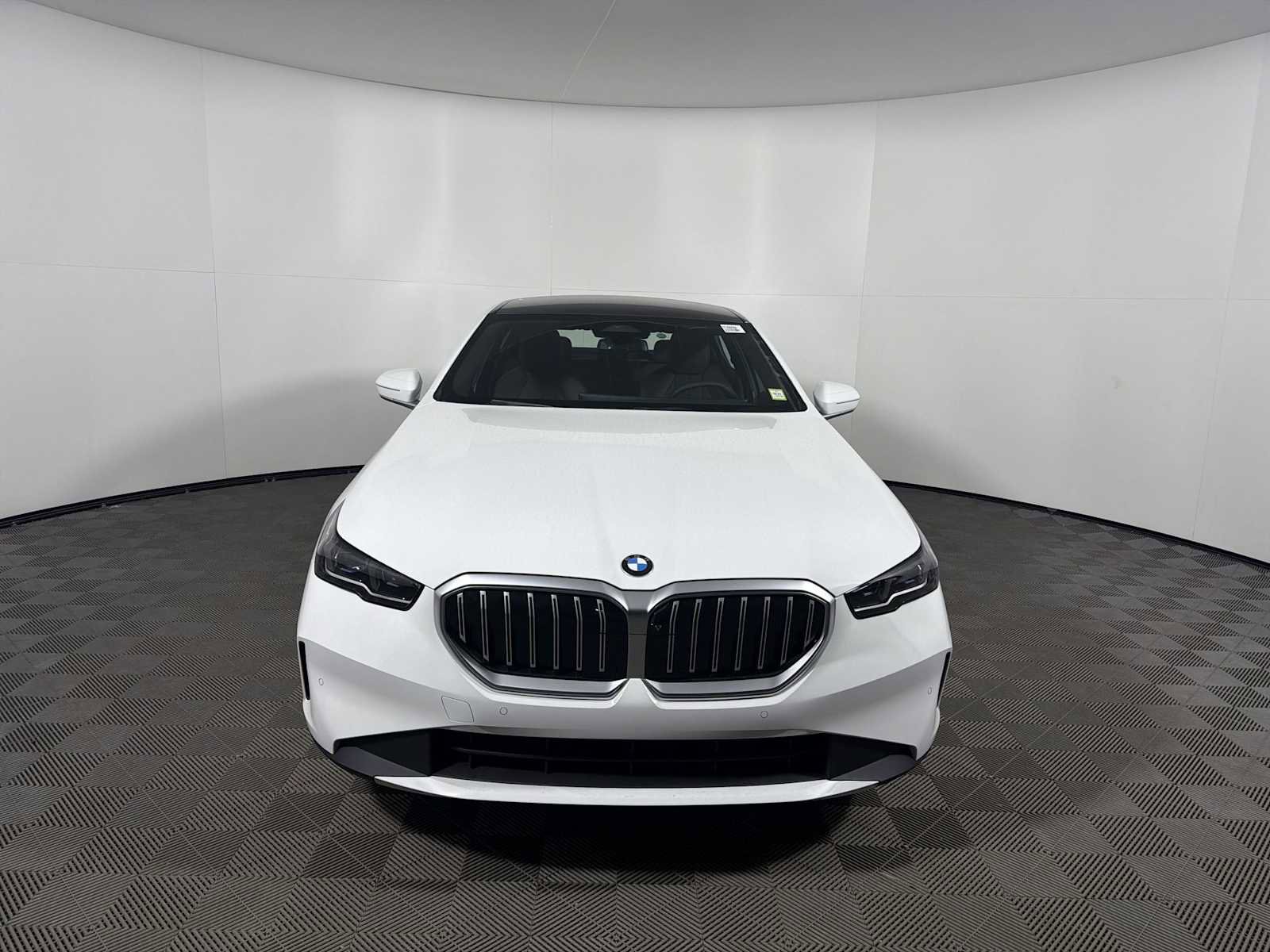 New 2026 BMW 530i xDrive w/ Convenience Package AWD/4WD image 5