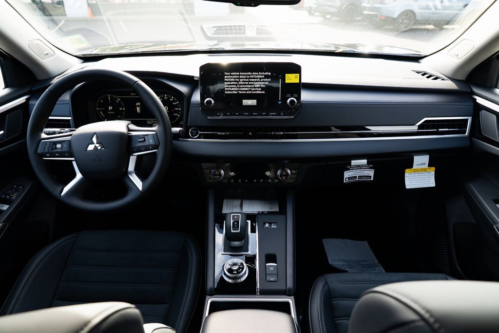 New 2025 Mitsubishi Outlander SE image 8