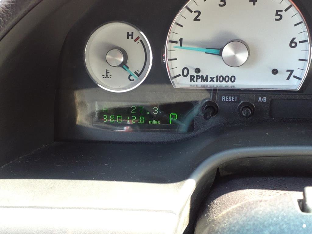 Used 2004 Ford Thunderbird Deluxe image 14