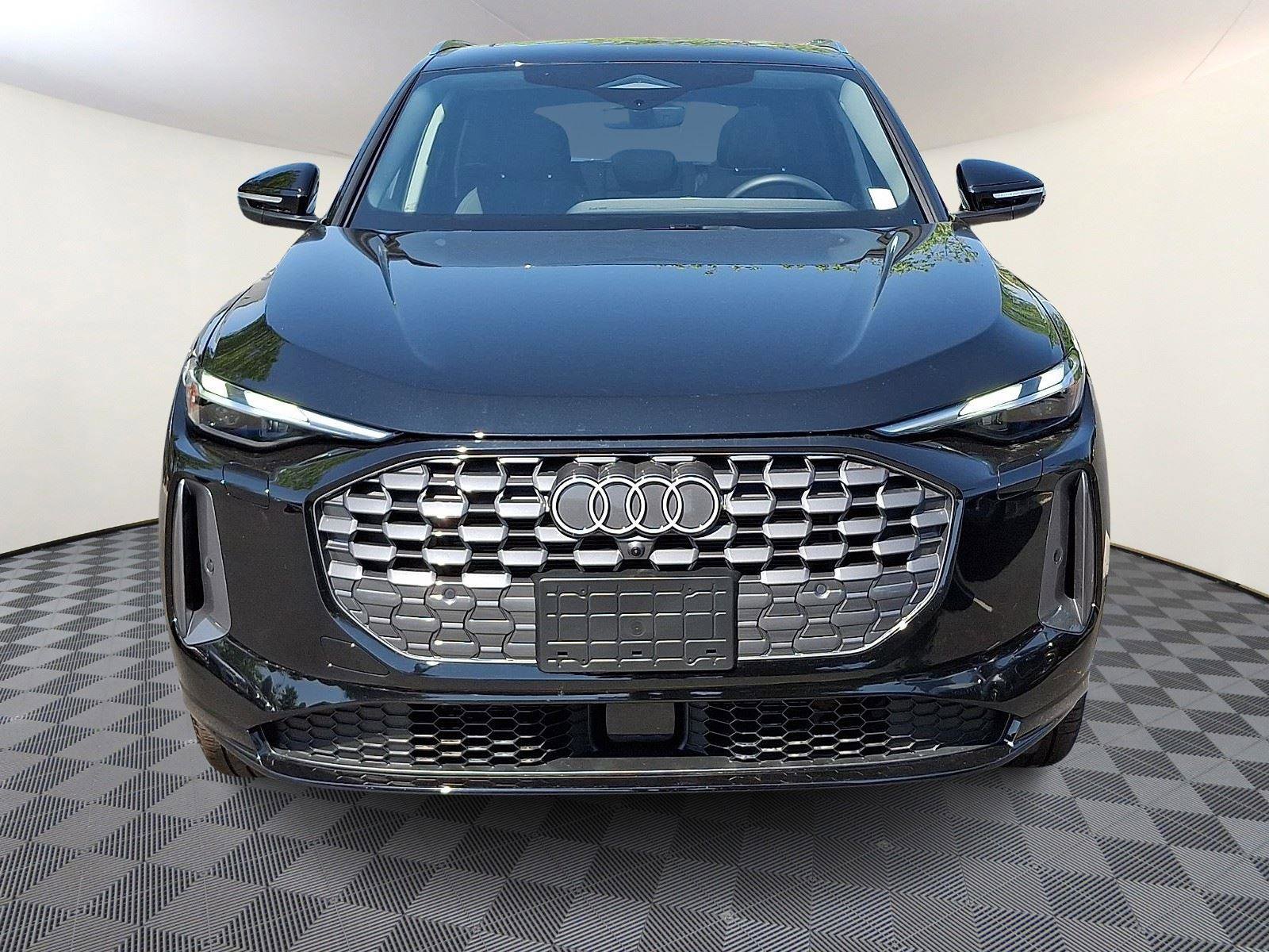 Used 2025 Audi Q5 Premium w/ Convenience Package AWD/4WD image 2