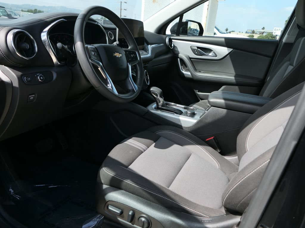 Used 2025 Chevrolet Blazer LT FWD image 10