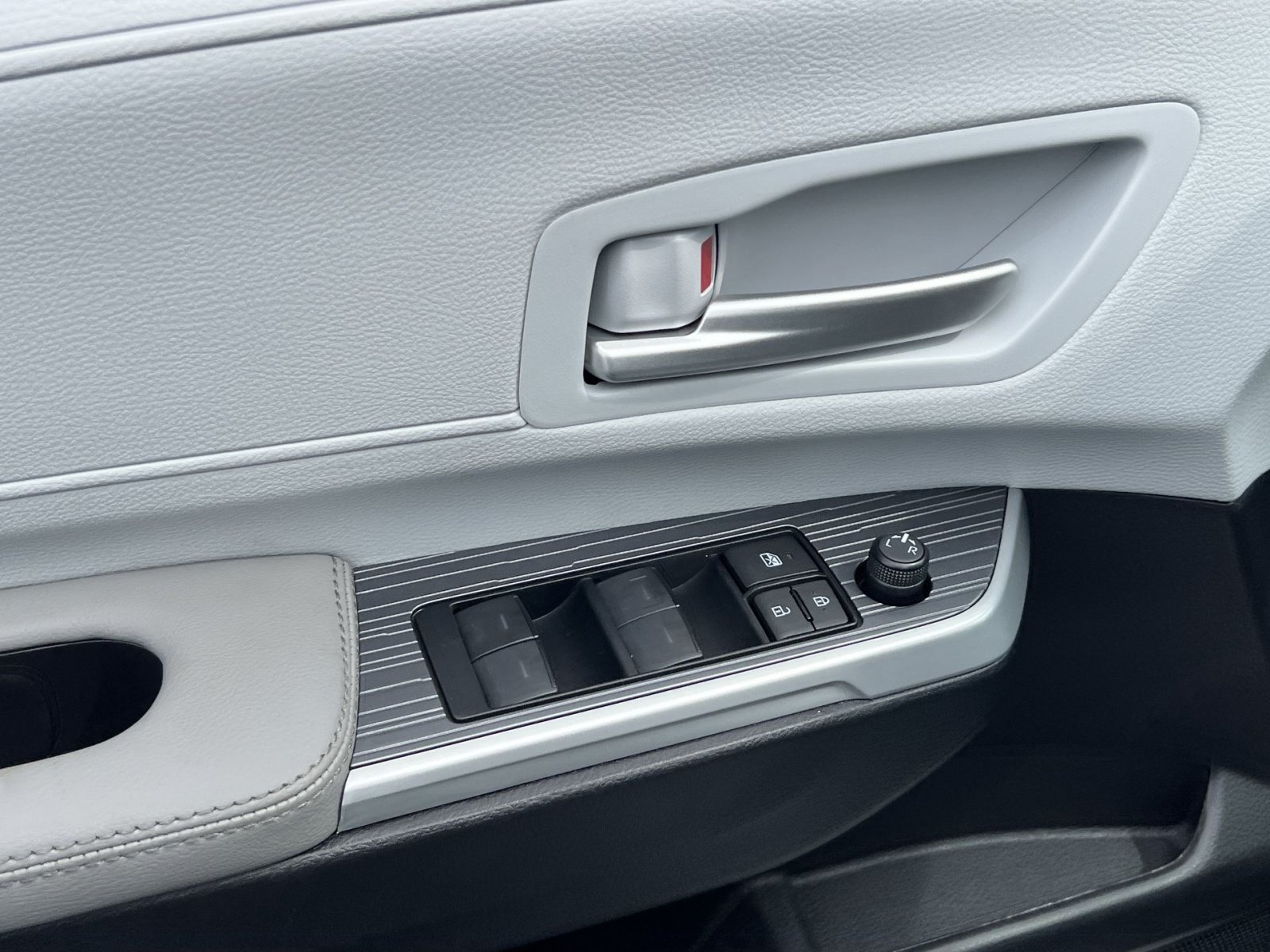 New 2026 Toyota Sienna XLE FWD image 15