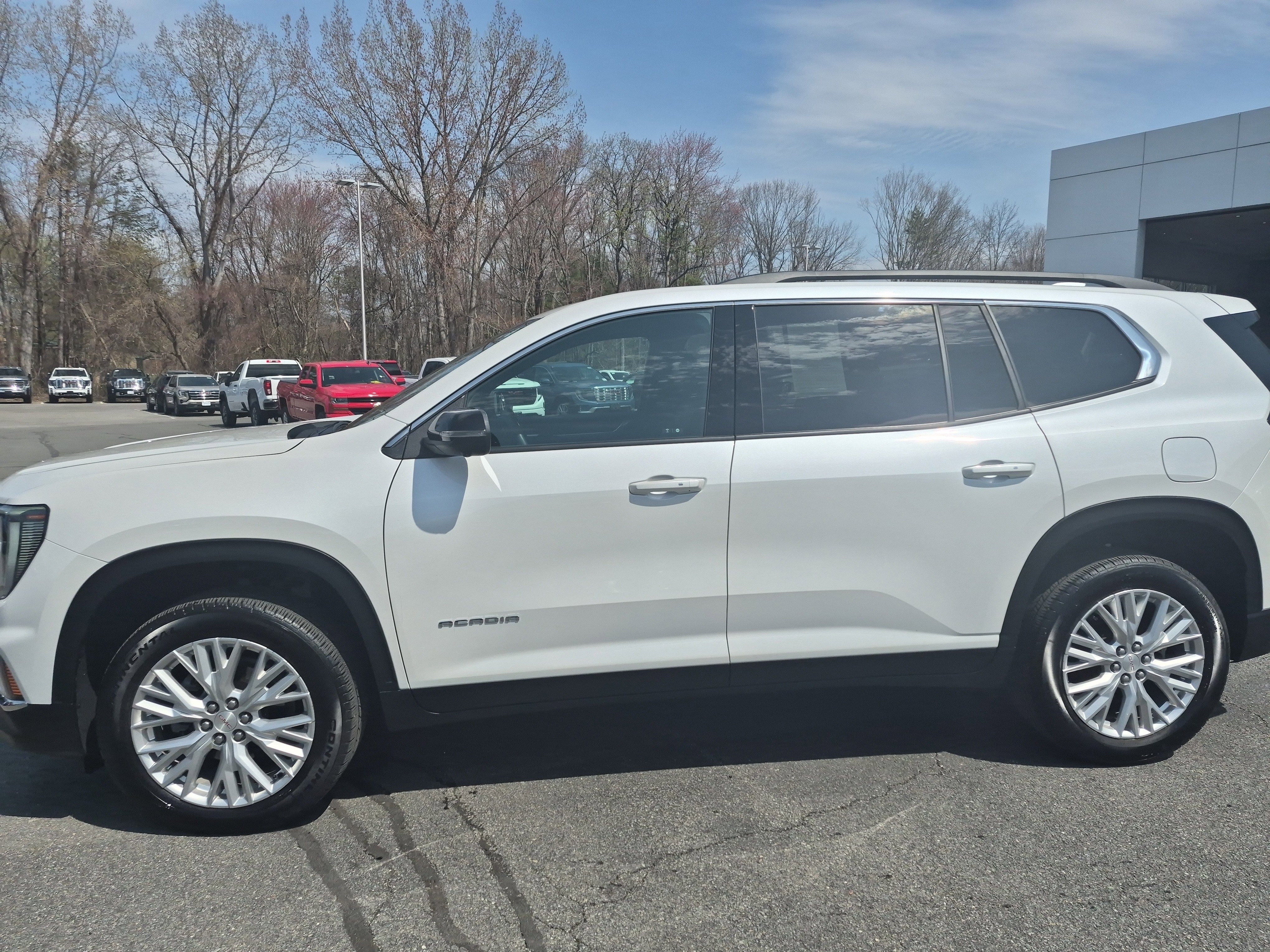 Certified 2024 GMC Acadia Elevation w/ Luxury Package AWD/4WD image 3