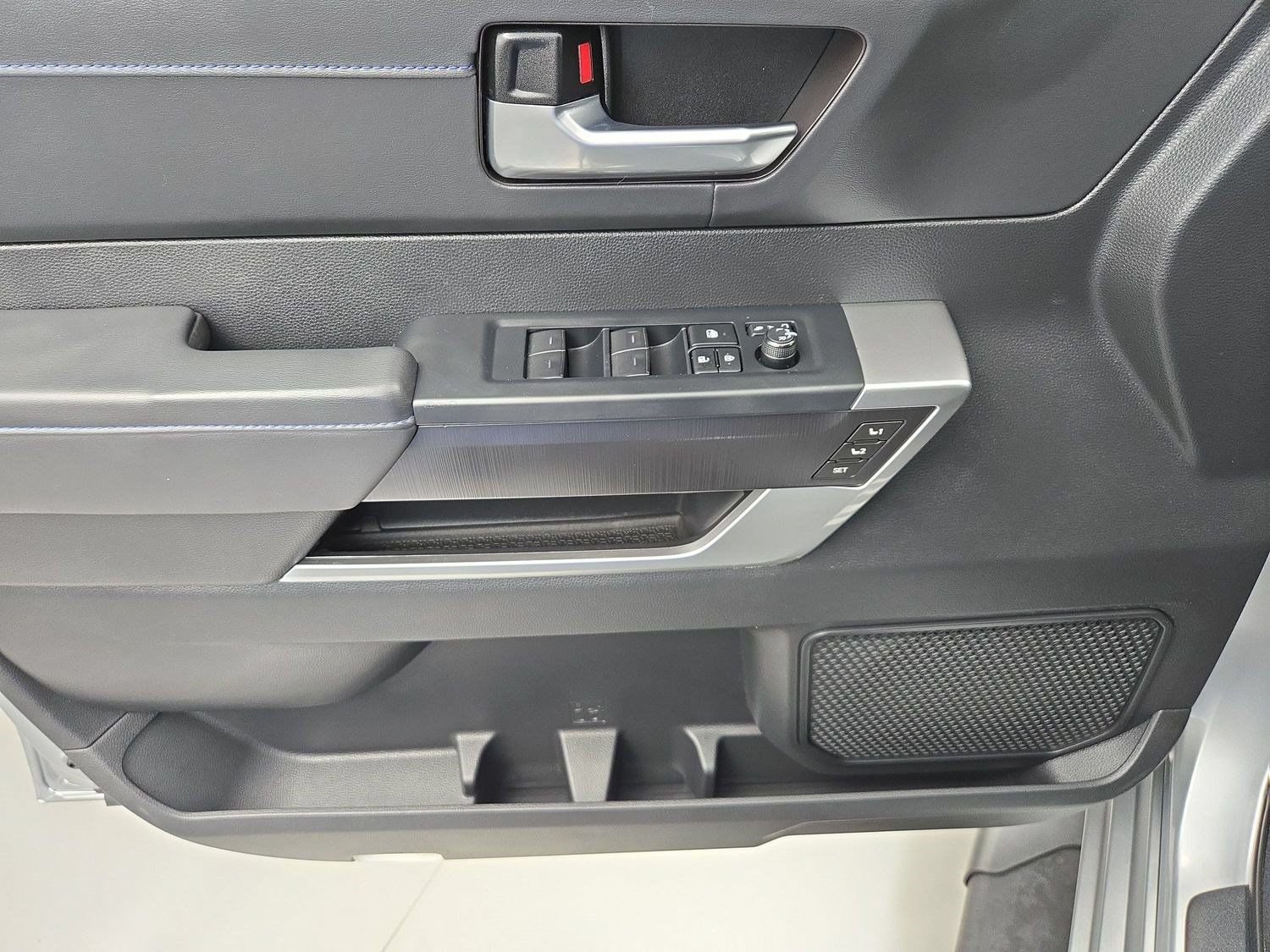 Used 2023 Toyota Tundra Platinum AWD/4WD image 16