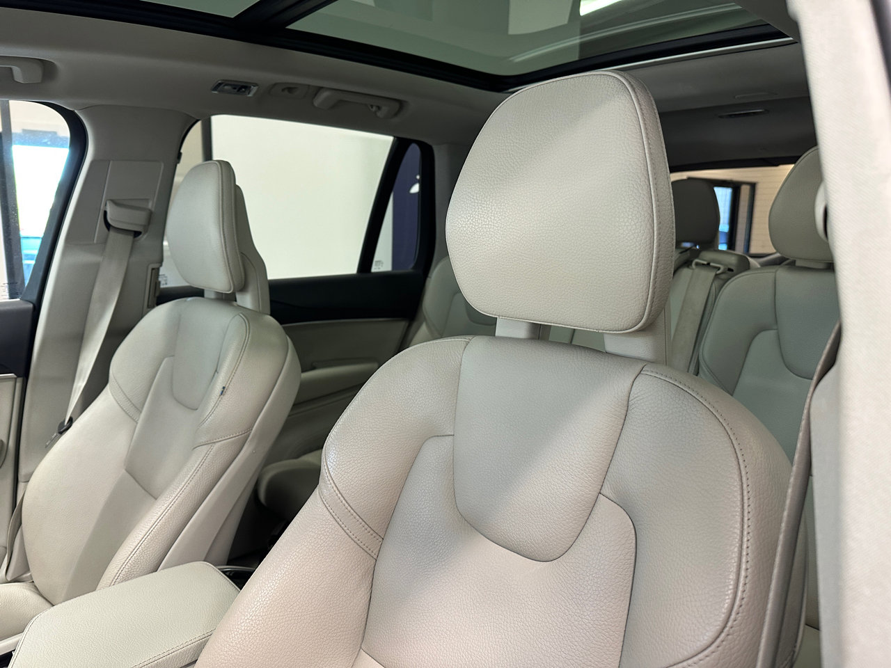 Used 2020 Volvo XC90 T5 Momentum image 18