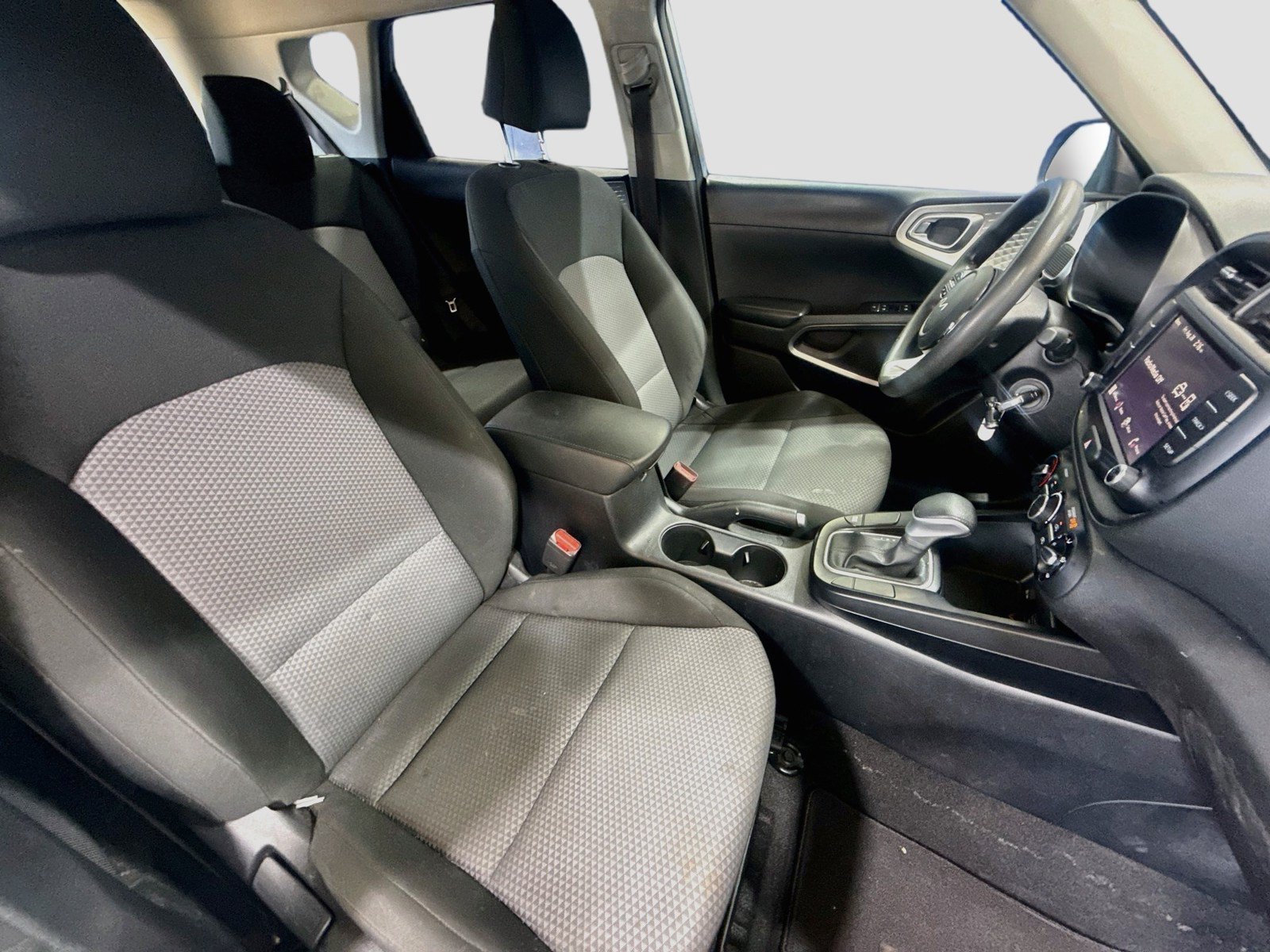 Used 2024 Kia Soul LX w/ Option Group 015 FWD image 17