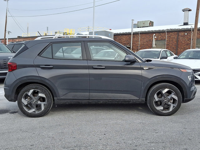 Used 2023 Hyundai Venue SEL image 7