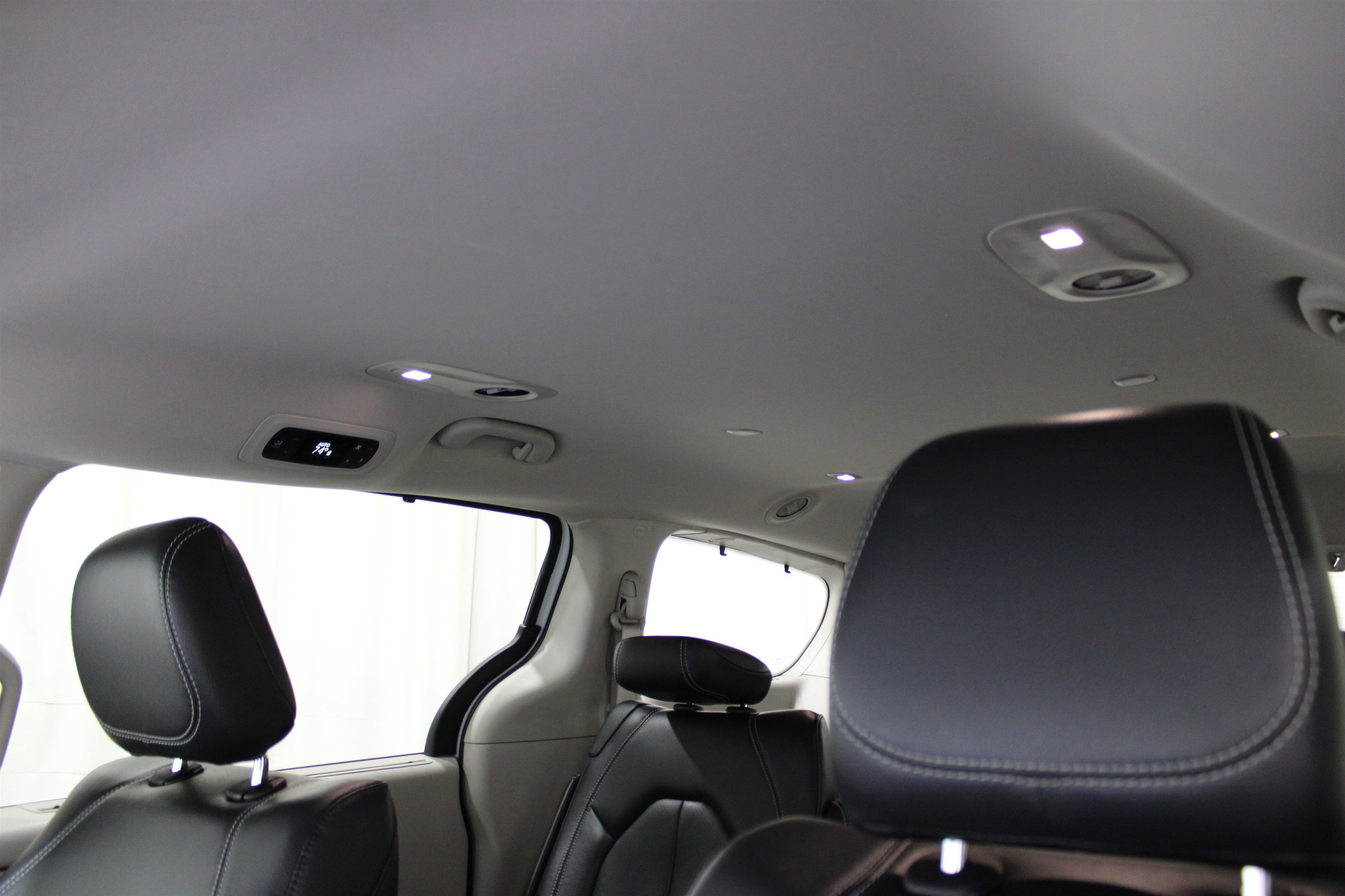 Used 2022 Chrysler Pacifica Touring-L image 27