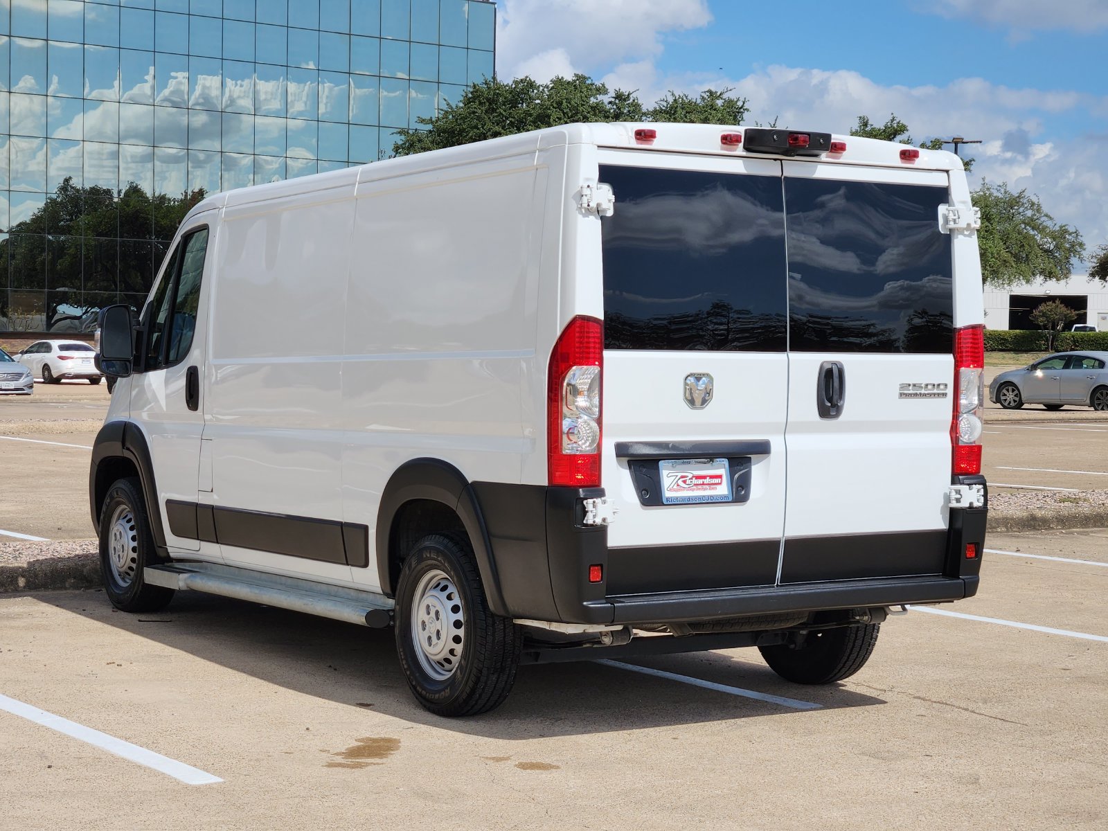 Used 2025 RAM ProMaster 2500 w/ U-Haul Equipment Group FWD image 4