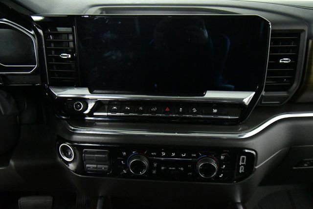 Used 2024 Chevrolet Silverado 1500 High Country w/ Technology Package image 4