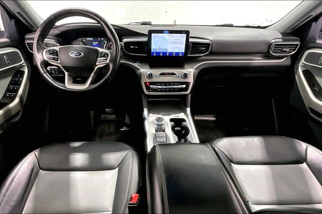 Used 2022 Ford Explorer XLT w/ XLT Sport Appearance Package image 7