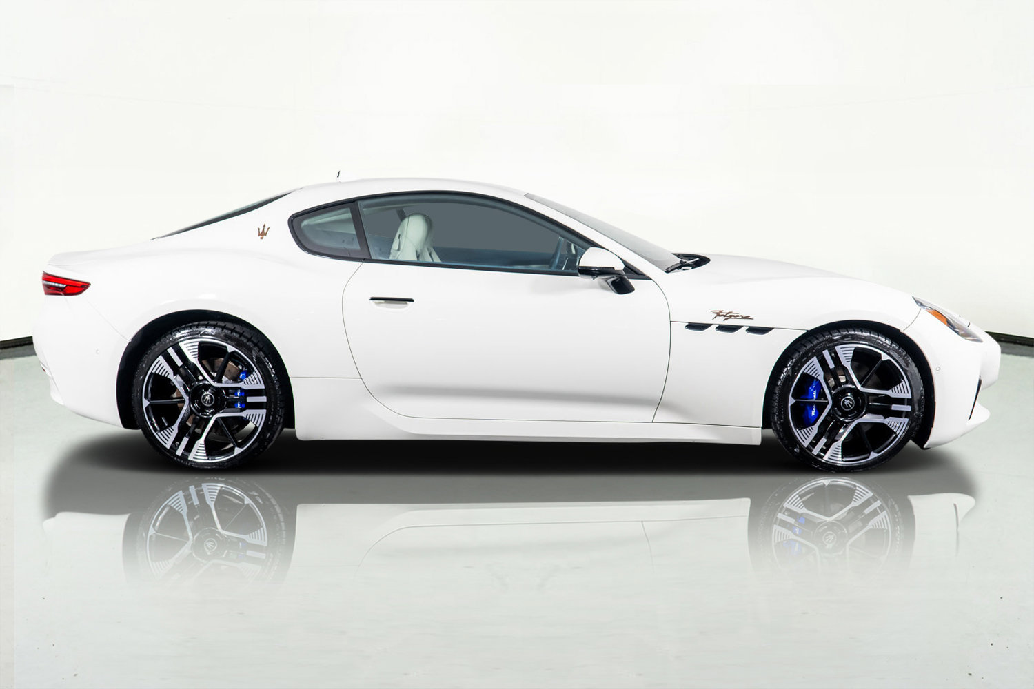 Used 2024 Maserati GranTurismo Folgore image 5