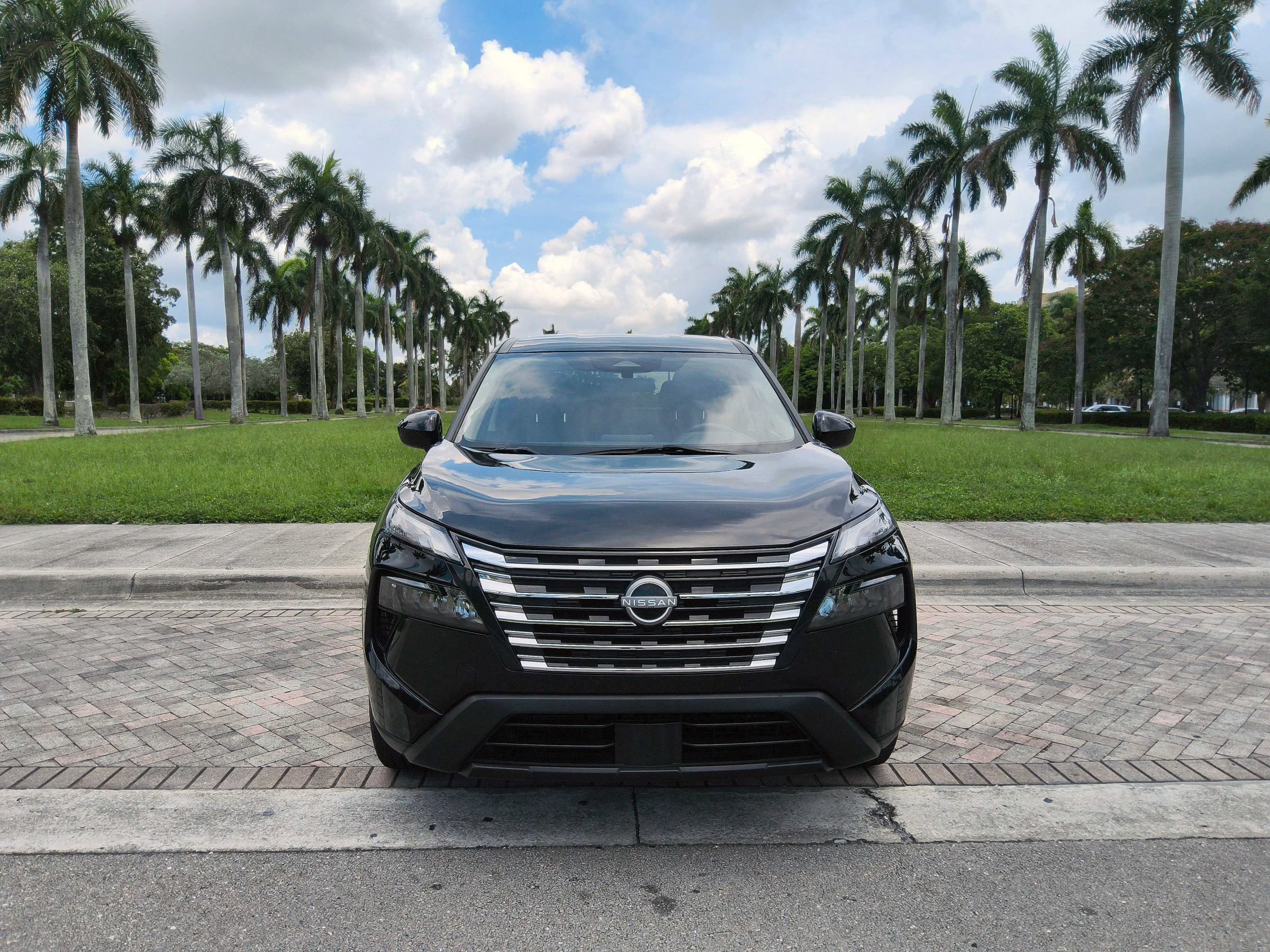 Used 2024 Nissan Rogue SV FWD image 2