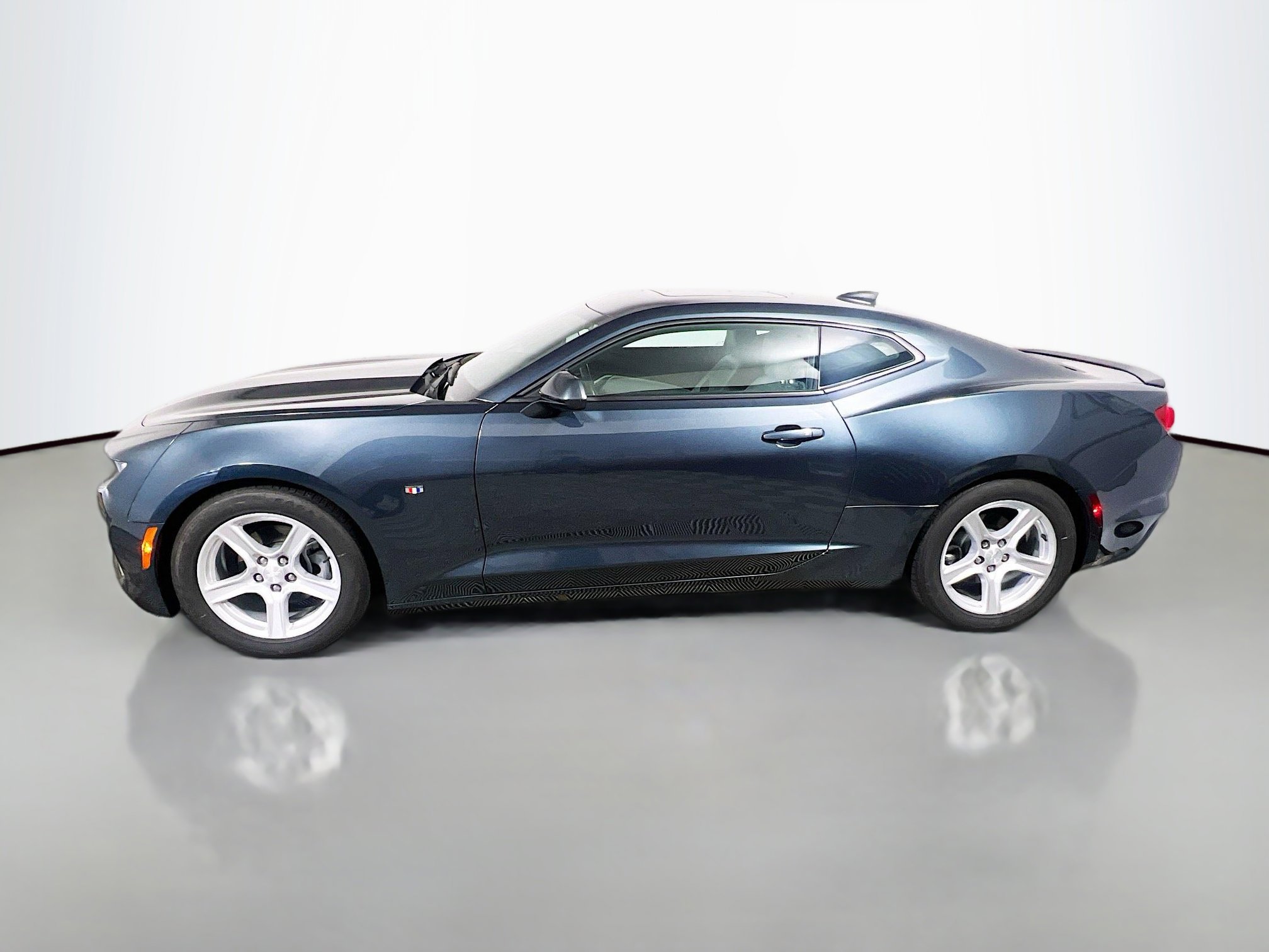 Used 2023 Chevrolet Camaro LT image 9